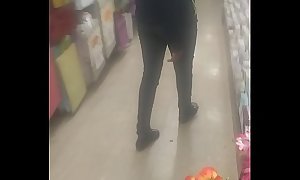 MzKiwi's ass in the aisle