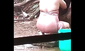 Sexy indian bhabi bathing