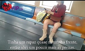 Exibicionismo de Cristina Almeida Cris em um supermercado, sendo encoxada e pagando calcinha em um trem em são paulo, corno filma sua esposa safadinha